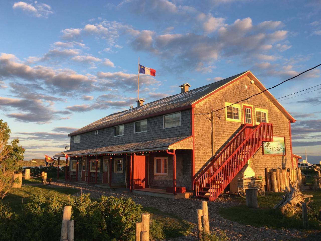 Auberge Cafe Acadien Бонавентура Екстериор снимка